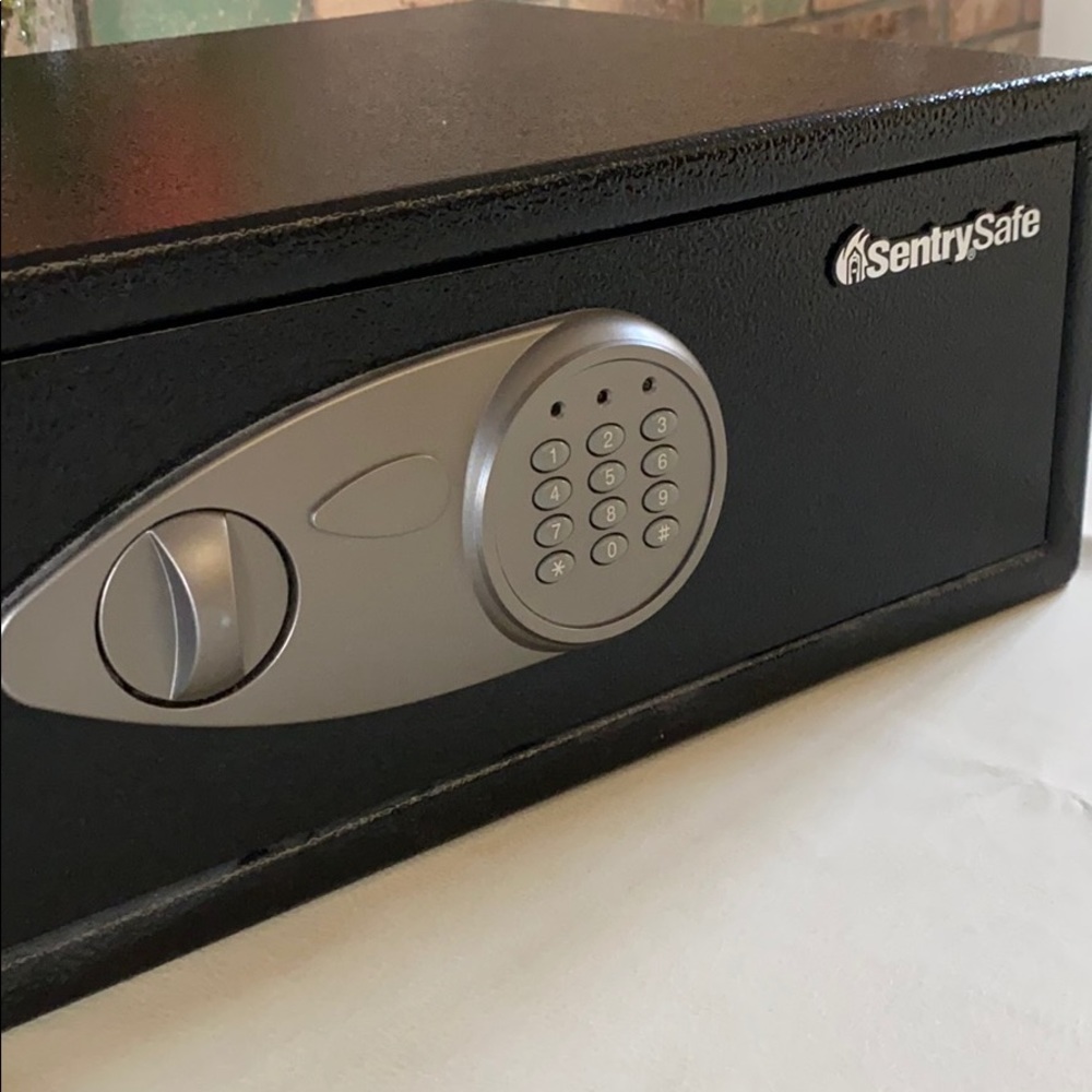 SentrySafe Home Safe - Picture 2 of 8